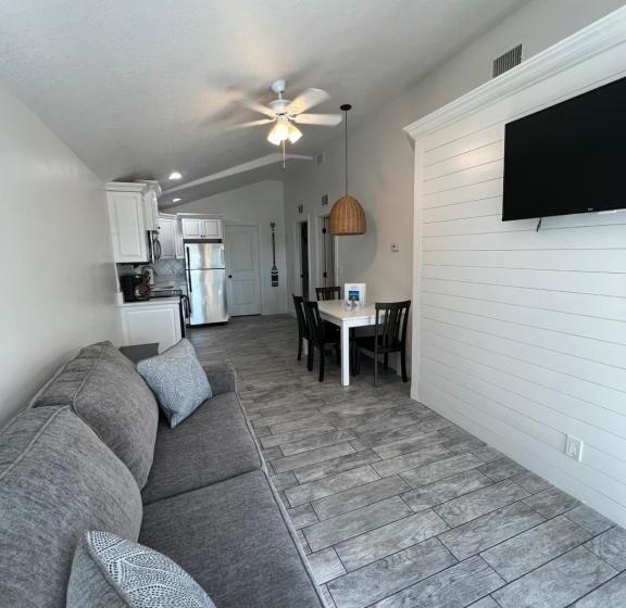 منزل غرفتين نوم, Blue Waters Treasure Island