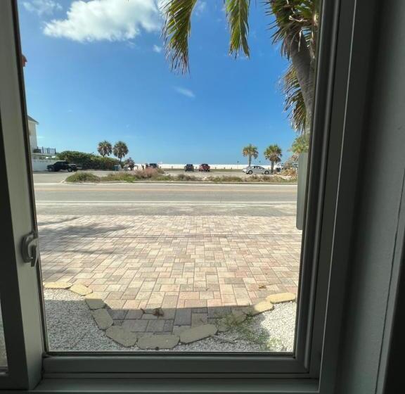 منزل غرفة نوم واحدة, Blue Waters Treasure Island