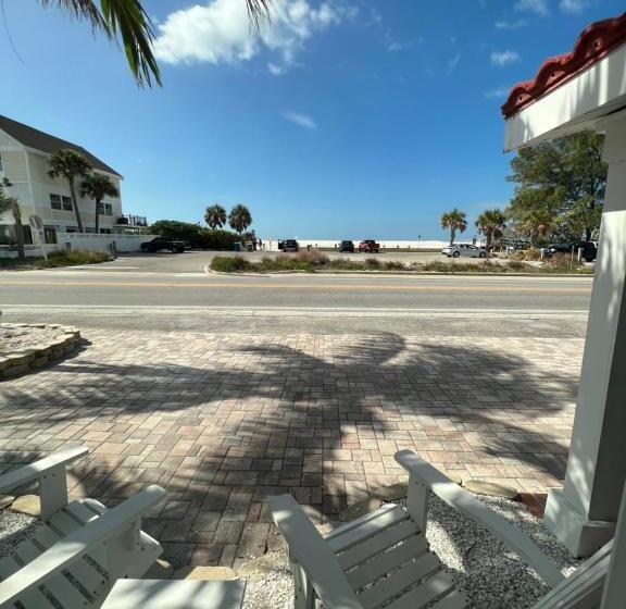 منزل غرفة نوم واحدة, Blue Waters Treasure Island