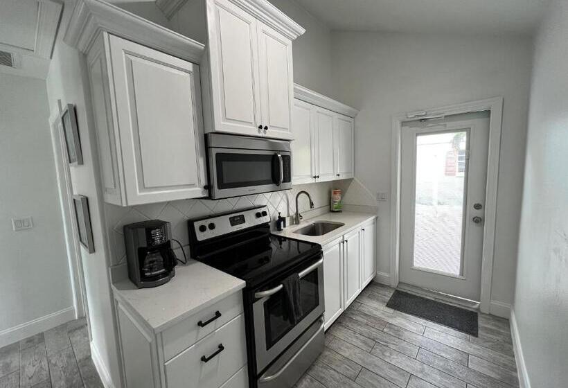 بنجلو قياسى غرفتين نوم, Blue Waters Treasure Island