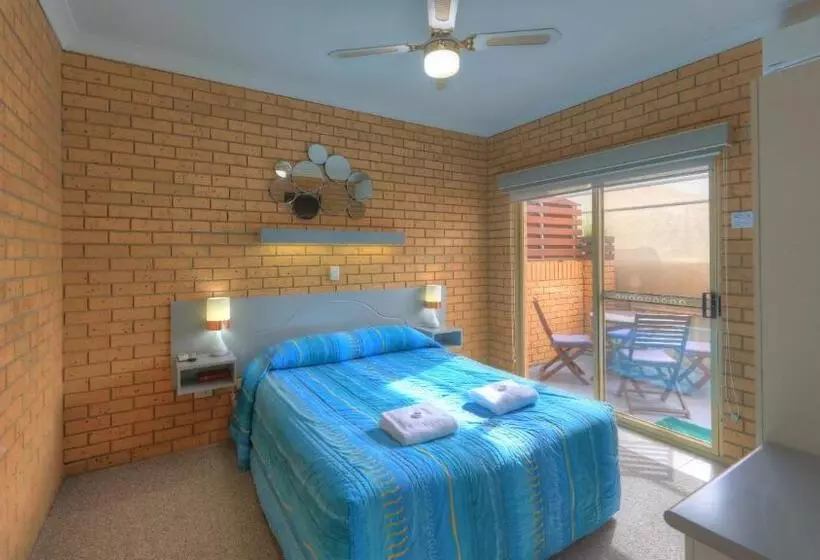 Perhehuone, Yamba Motor Inn
