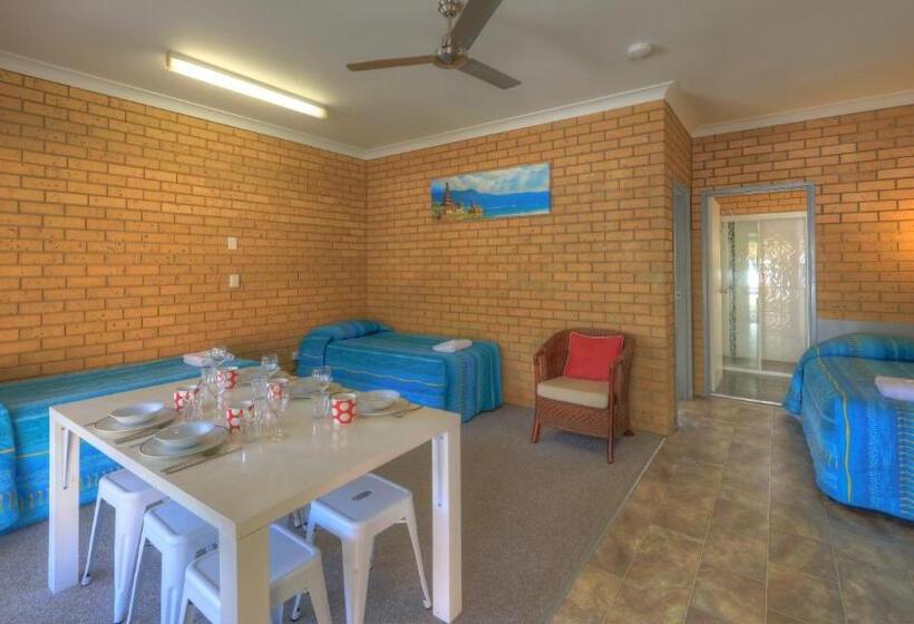 חדר משפחתי, Yamba Motor Inn