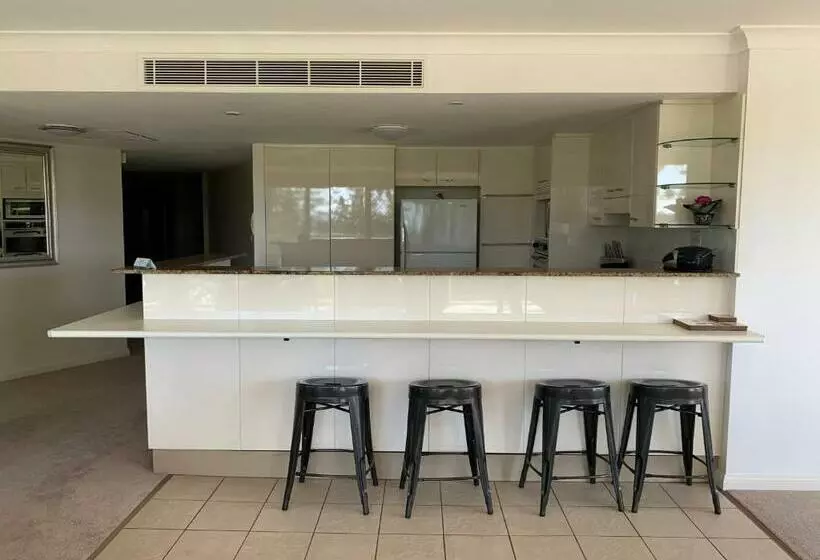 آپارتمان مدیریتی 3 خوابه, Northpoint Apartments