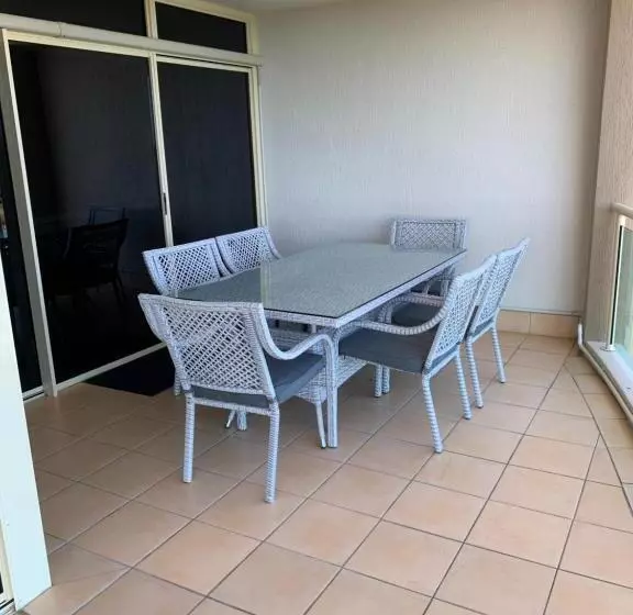 آپارتمان 2 خوابه با چشم‌انداز دریا, Northpoint Apartments