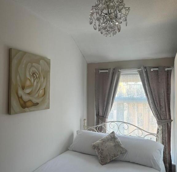 غرفة قياسية, Stay At 25