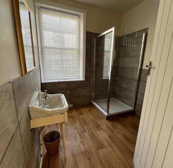 Quarto Estandar, Stay At 25