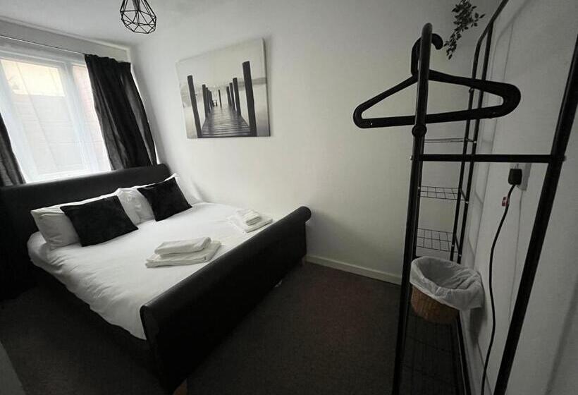 شقة غرفة واحدة, Stay At 25