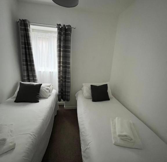 شقة غرفة واحدة, Stay At 25