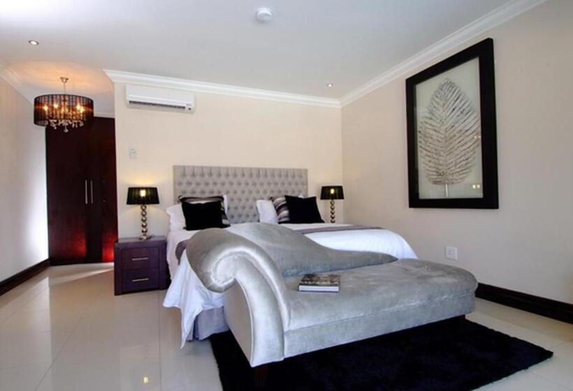 Deluxe Szoba Kind Size Bed, Sanchia Luxury Guesthouse