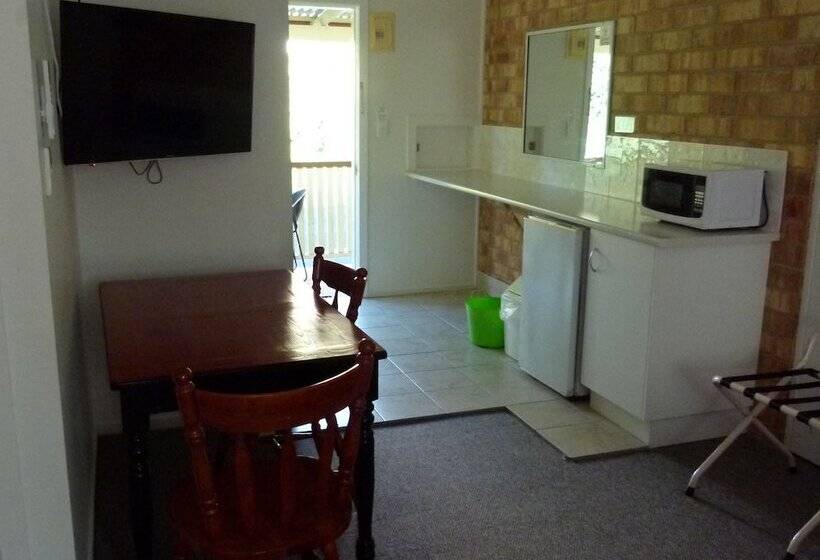 غرفة قياسية ثلاثية, Lismore Wilson Motel