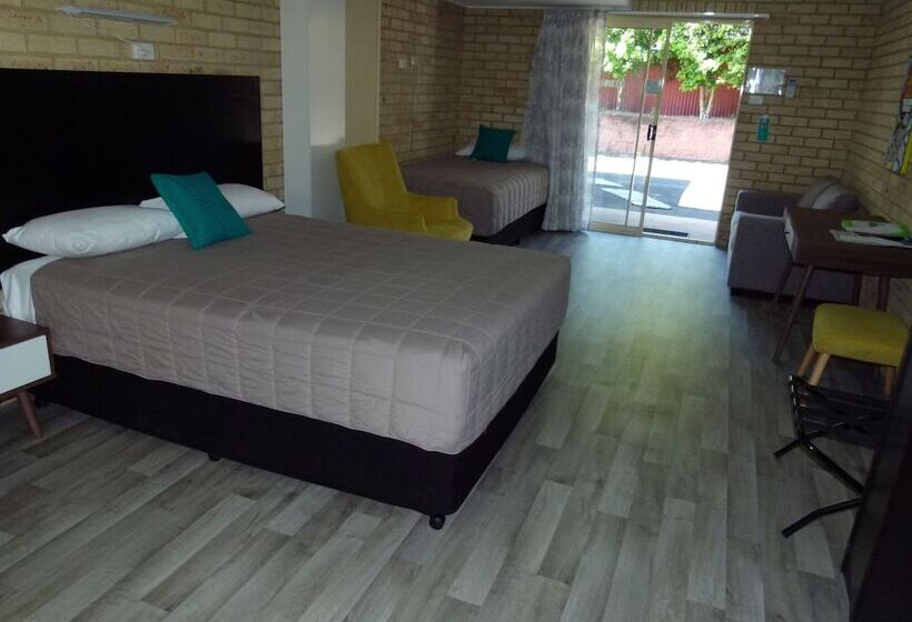غرفة عائلية, Lismore Wilson Motel