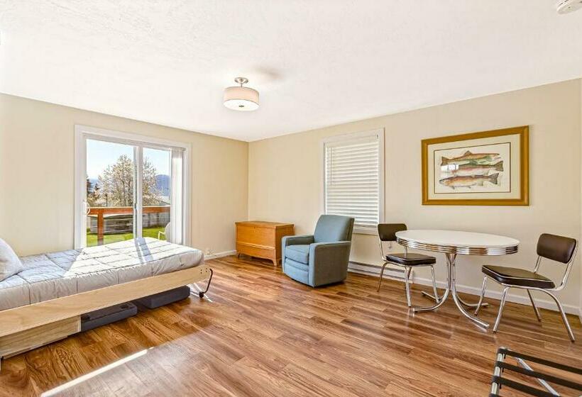 إستوديو قياسى, Bayview Tiny Cabin