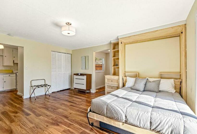 إستوديو قياسى, Bayview Tiny Cabin