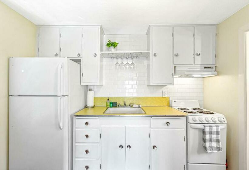 إستوديو قياسى, Bayview Tiny Cabin