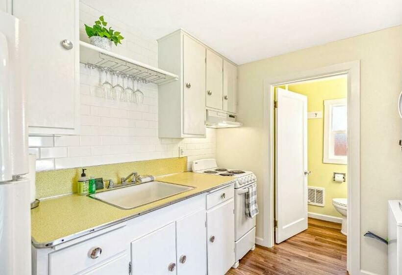 إستوديو قياسى, Bayview Tiny Cabin