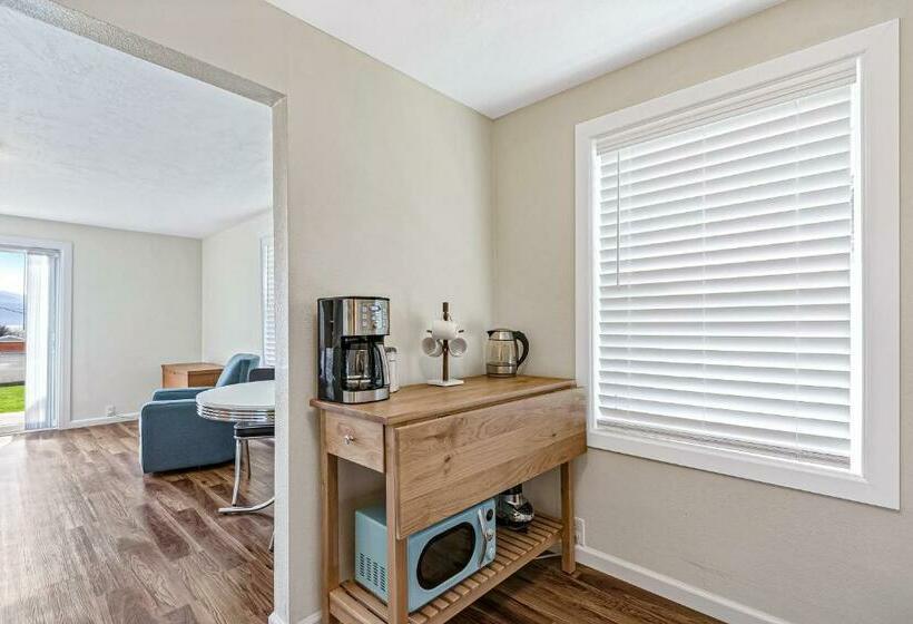 إستوديو قياسى, Bayview Tiny Cabin