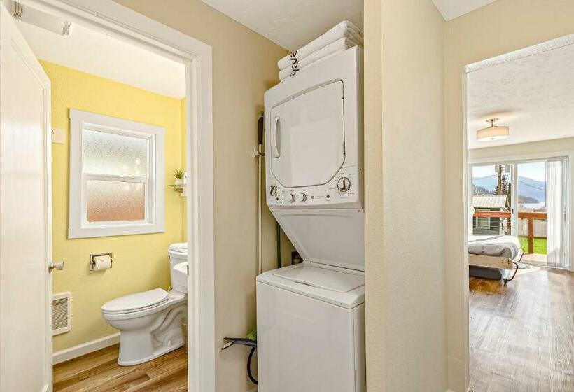 إستوديو قياسى, Bayview Tiny Cabin