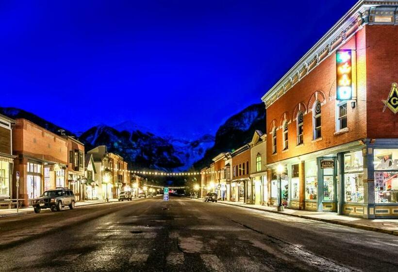 דירת חדר, Coronet Creek Retreat