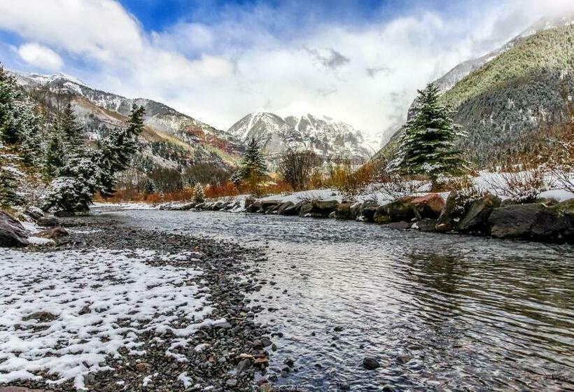דירת חדר, Coronet Creek Retreat