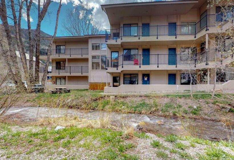 דירת חדר, Coronet Creek Retreat