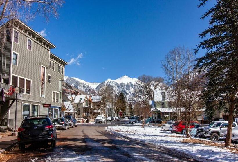 דירת חדר, Coronet Creek Retreat