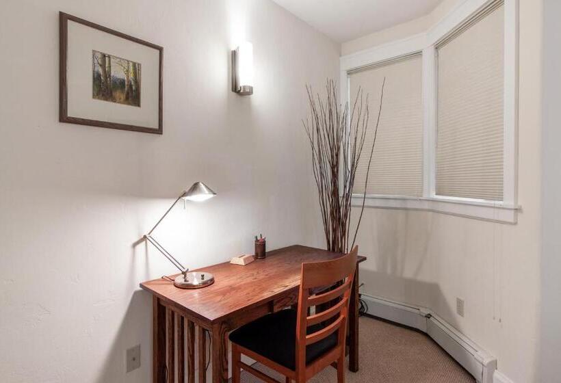 דירת חדר, Coronet Creek Retreat