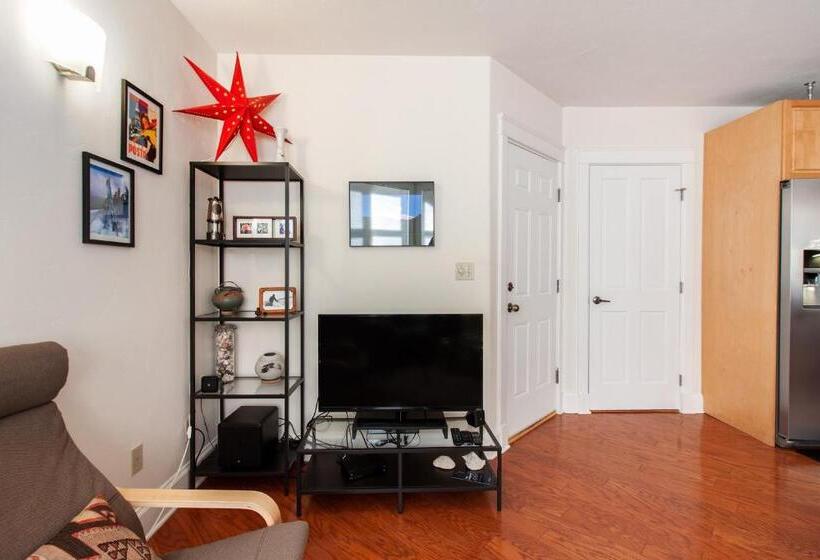 דירת חדר, Coronet Creek Retreat