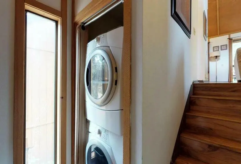 2ベッドルームアパートメント, Shaver Haven Condominium