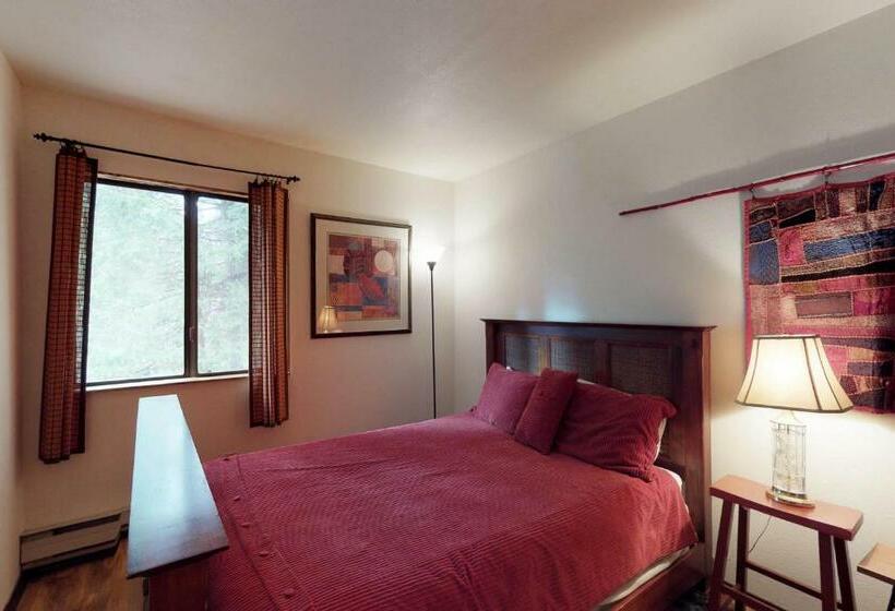 Апартаменты 2 Спальни, Shaver Haven Condominium