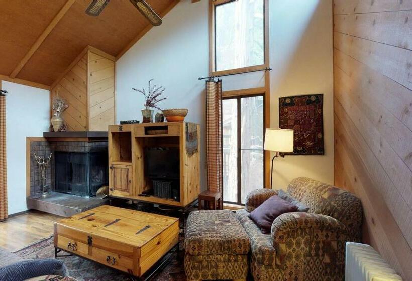 Апартаменты 2 Спальни, Shaver Haven Condominium