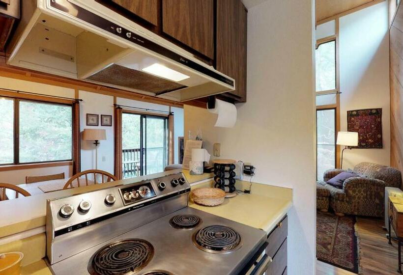 Апартаменты 2 Спальни, Shaver Haven Condominium