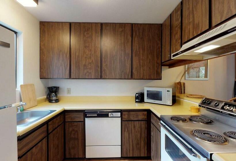 Апартаменты 2 Спальни, Shaver Haven Condominium