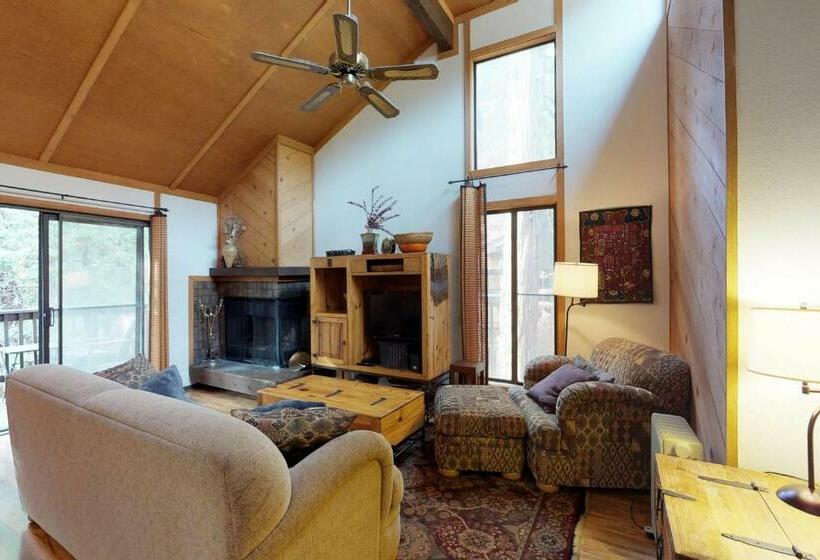 Апартаменты 2 Спальни, Shaver Haven Condominium