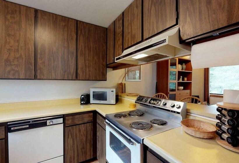 Апартаменты 2 Спальни, Shaver Haven Condominium