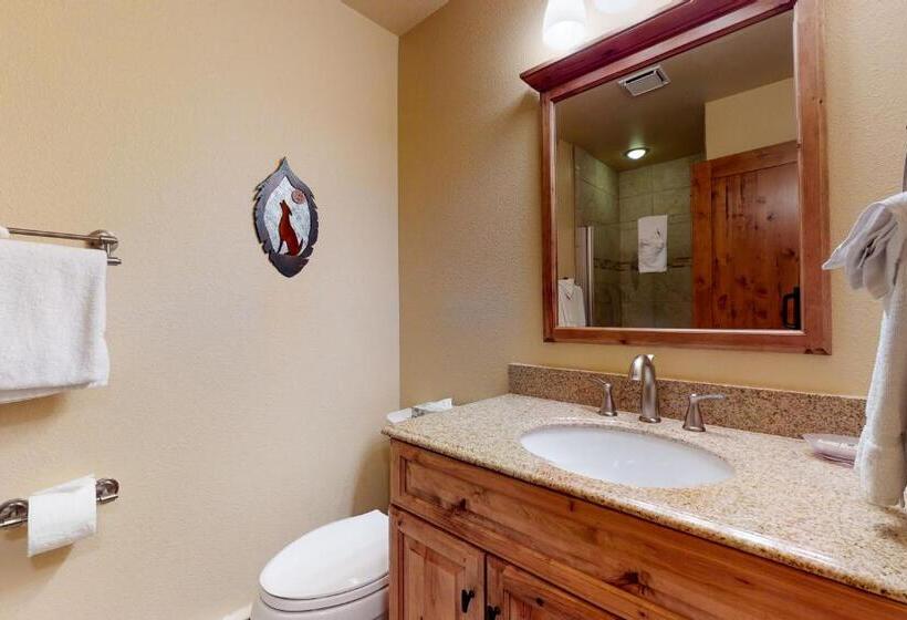 침실 2개 아파트, Copper Valley 114