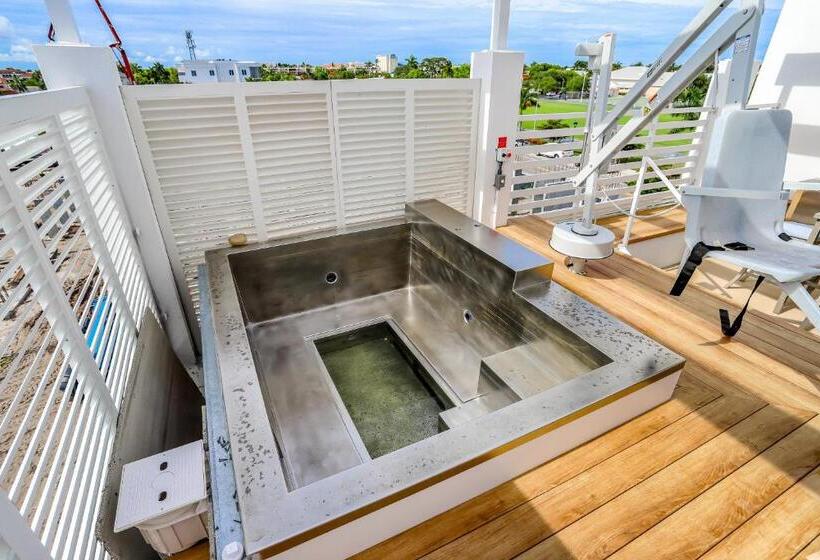 شقة غرفة واحدة, The Heart Of Naples