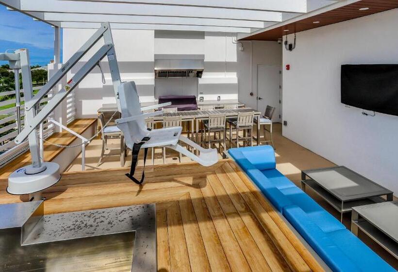 شقة غرفة واحدة, The Heart Of Naples