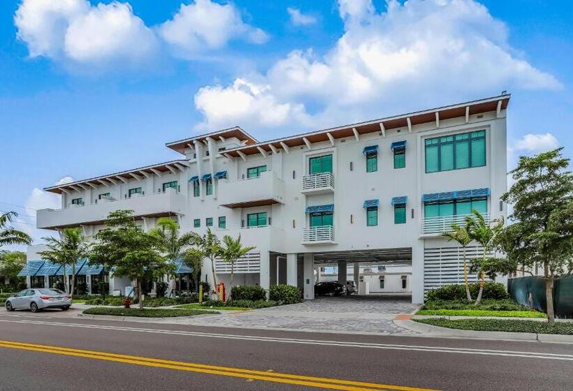 شقة غرفة واحدة, The Heart Of Naples