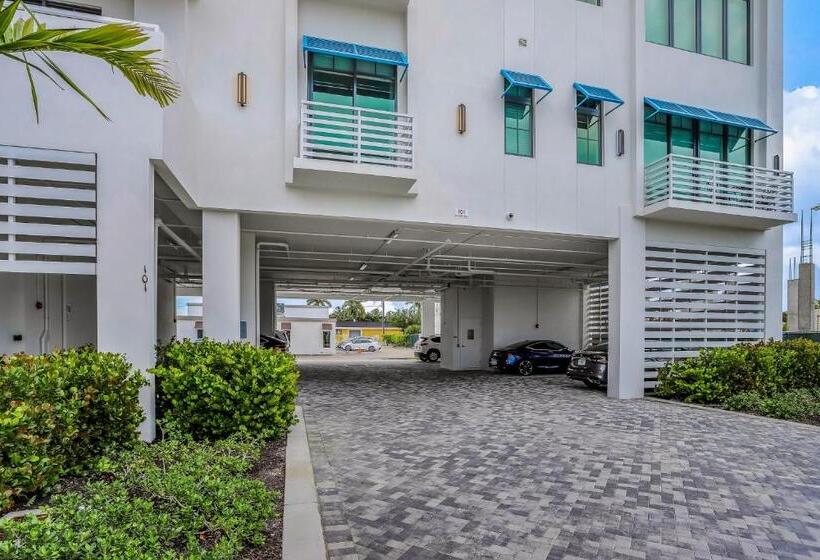 شقة غرفة واحدة, The Heart Of Naples