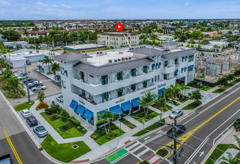 شقة غرفة واحدة, The Heart Of Naples