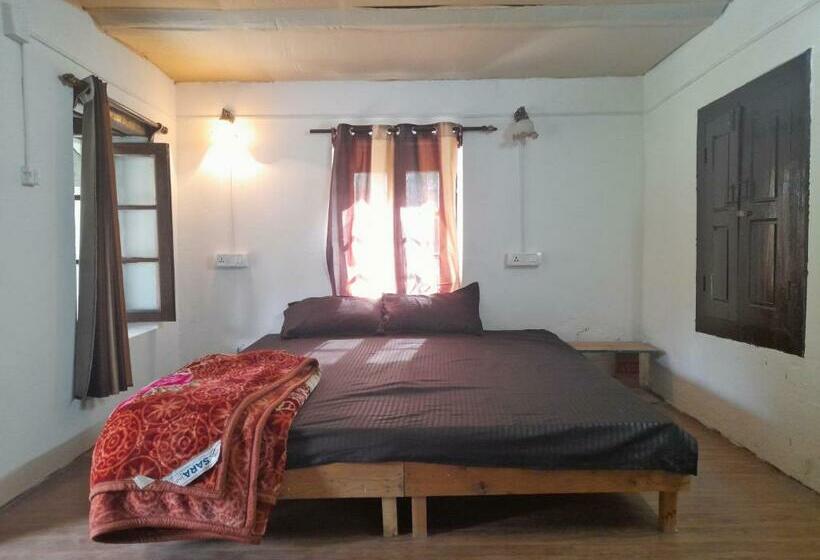 חדר סטנדרט נוף להרים, Attic Monkey Hostel Old Manali