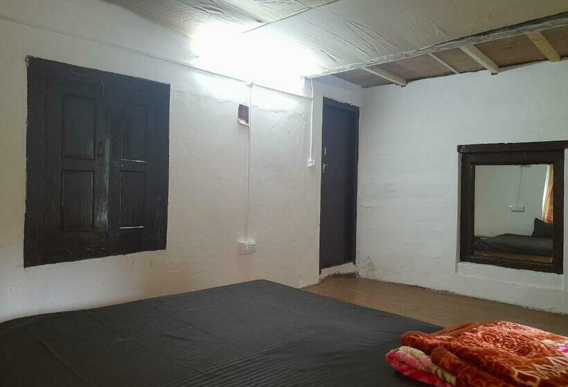 חדר סטנדרט נוף להרים, Attic Monkey Hostel Old Manali