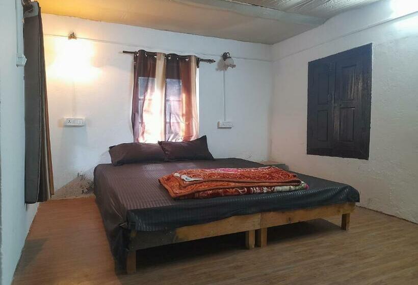 חדר סטנדרט נוף להרים, Attic Monkey Hostel Old Manali