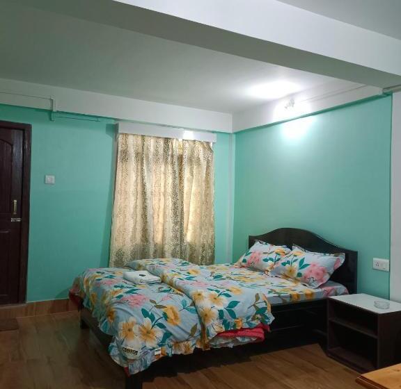 Номер Deluxe, Pinewood Tawang