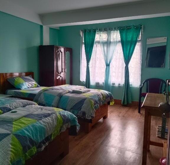 Номер Deluxe, Pinewood Tawang