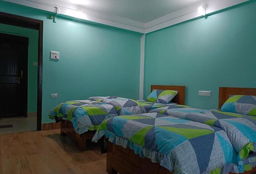 Номер Deluxe, Pinewood Tawang