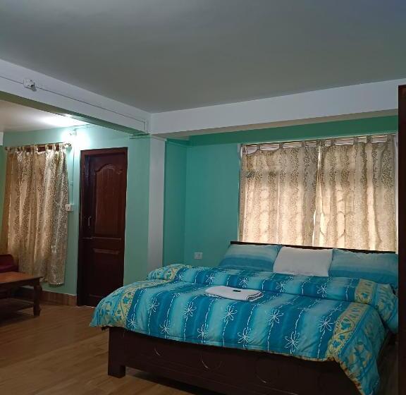 Номер Deluxe Кровать Кинг, Pinewood Tawang