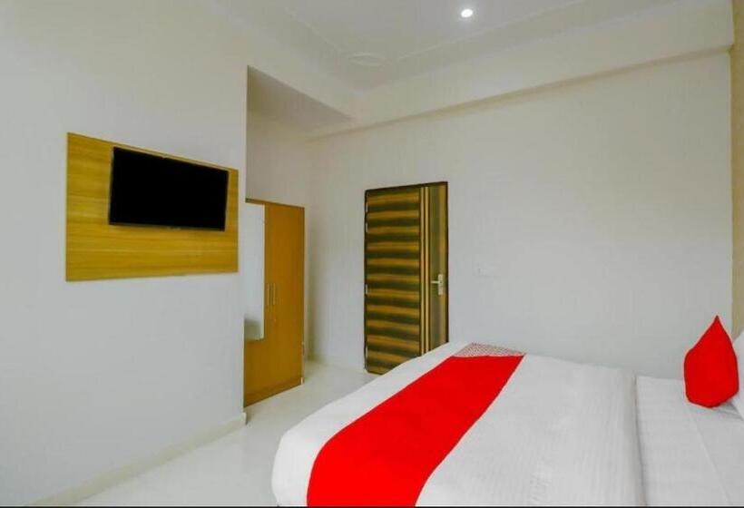 Classic Kolmen Hengen Huone, Soho By Oyo Rooms