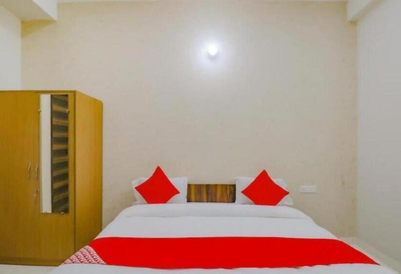 Classic Kolmen Hengen Huone, Soho By Oyo Rooms