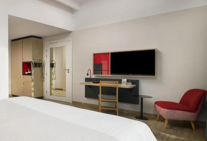اتاق استاندارد با تخت بزرگ برای معلولان, Intercityhotel Muscat